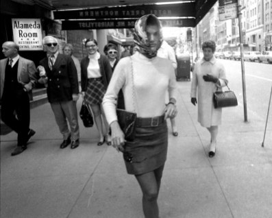 UNITED STATES - OCTOBER 05: Jacqueline Kennedy Onassis walks out of Cinema Rendezvous theater on W. 57th St. after seeing "I Am Curious (Yellow)." (Photo by Mel Finkelstein/NY Daily News Archive via Getty Images)
